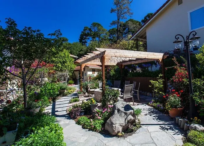 The Vendange Carmel Inn & Suites