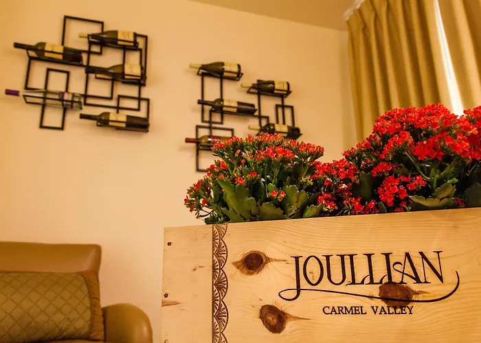 The Vendange Carmel Inn & Suites