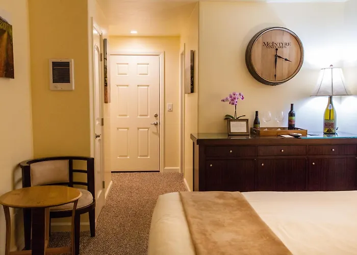 The Vendange Carmel Inn & Suites